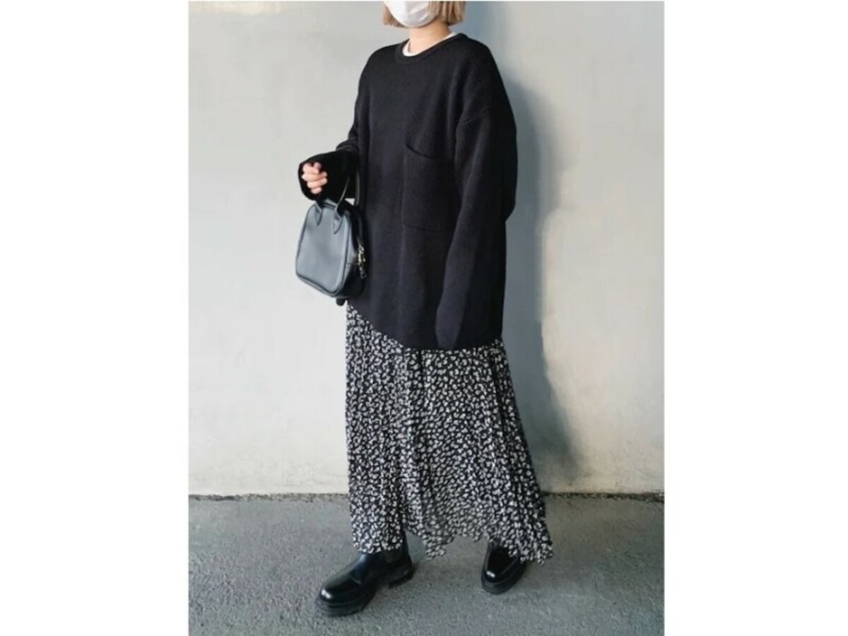 ゆったりサイズのベーシックなセーターはずっと着られる定番アイテム　出典：WEAR