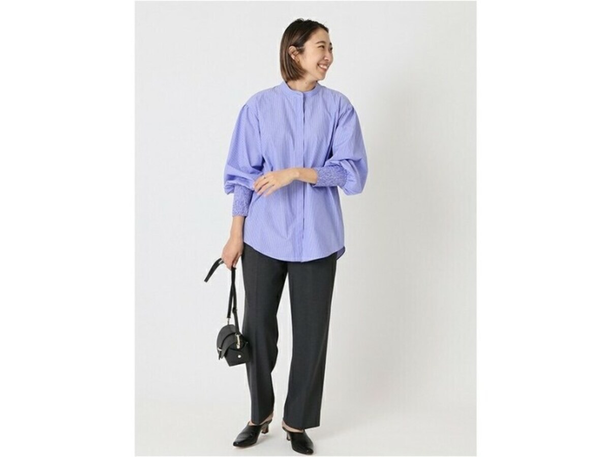 【OKコーデ】程よいきちんと感のあるシャツやブラウスはかっちりし過ぎず使いやすい　出典：WEAR