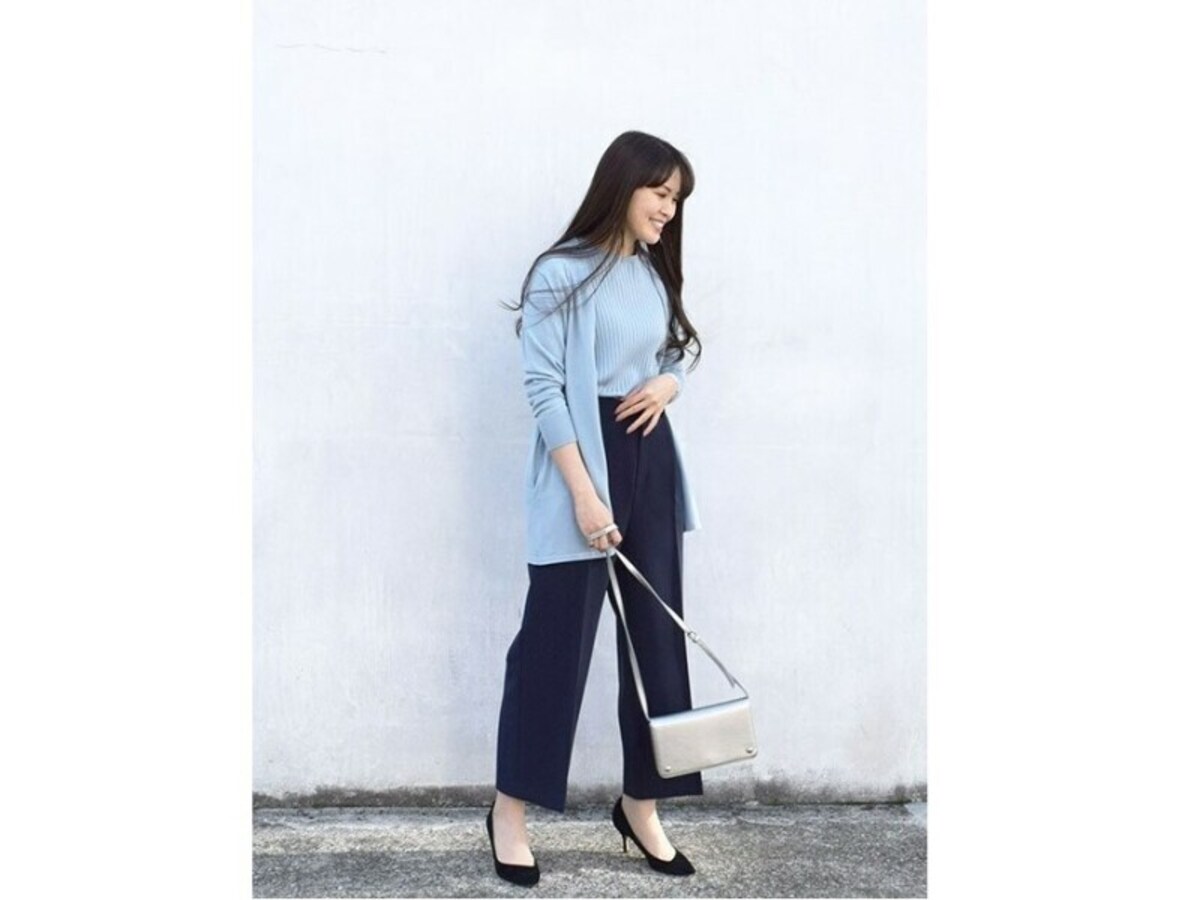 オンオフ問わず着まわせるセンタープレス入りパンツはマスト　出典：WEAR