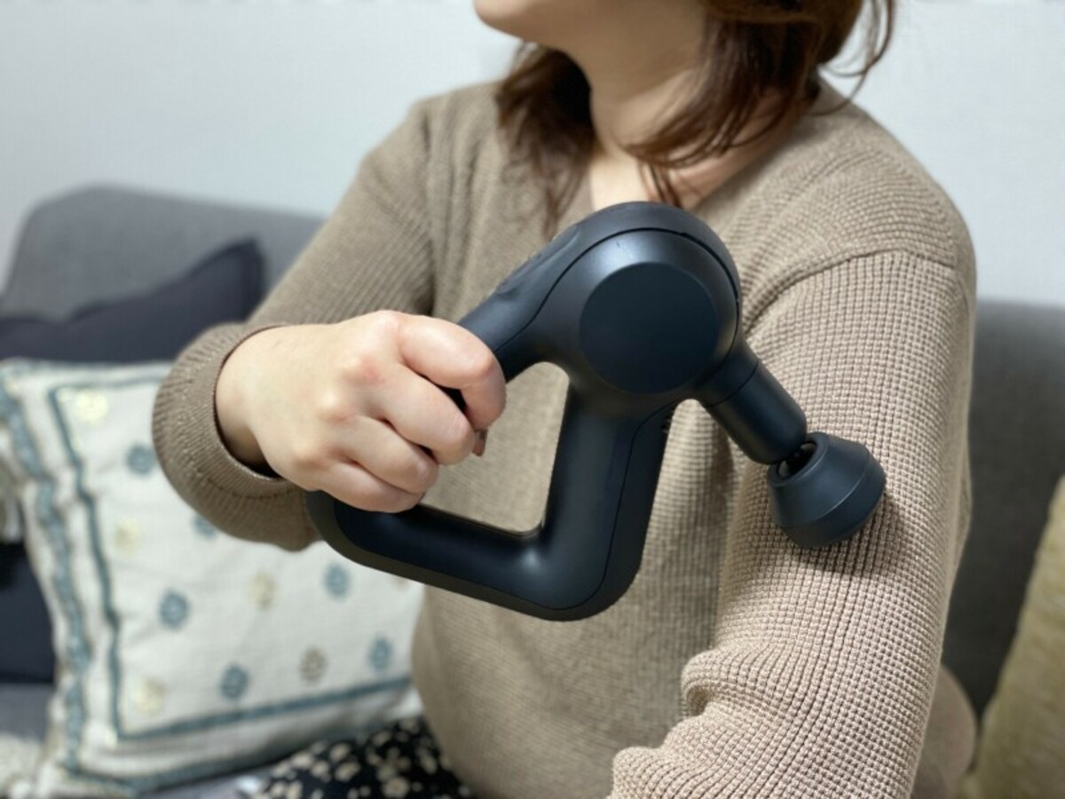 三角形のハンドルは、当てる場所によって持つ位置が変えられます