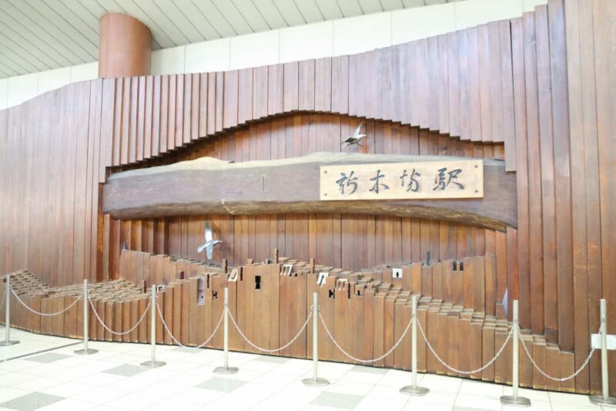 新木場駅のモニュメント