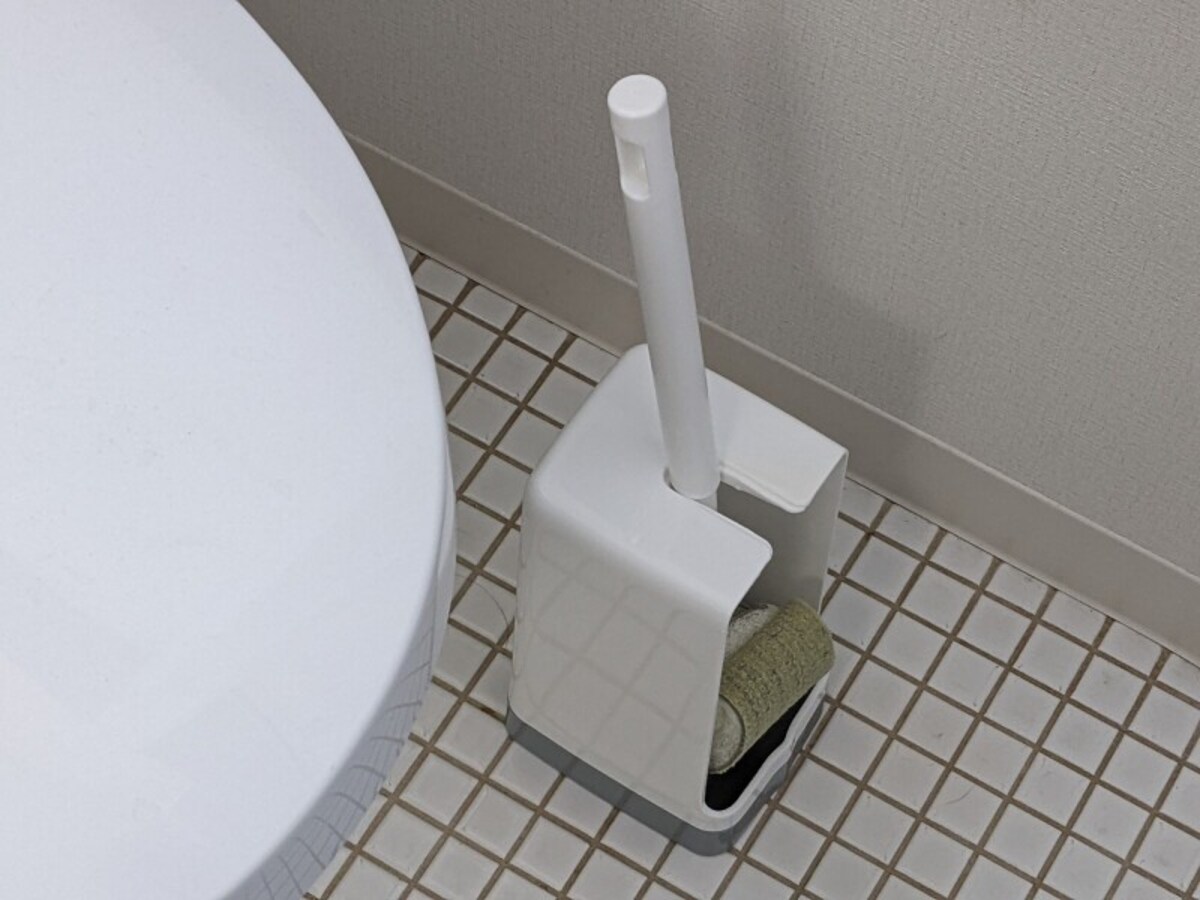 カインズの「便器が汚れにくくなるトイレブラシ・ケースセット」