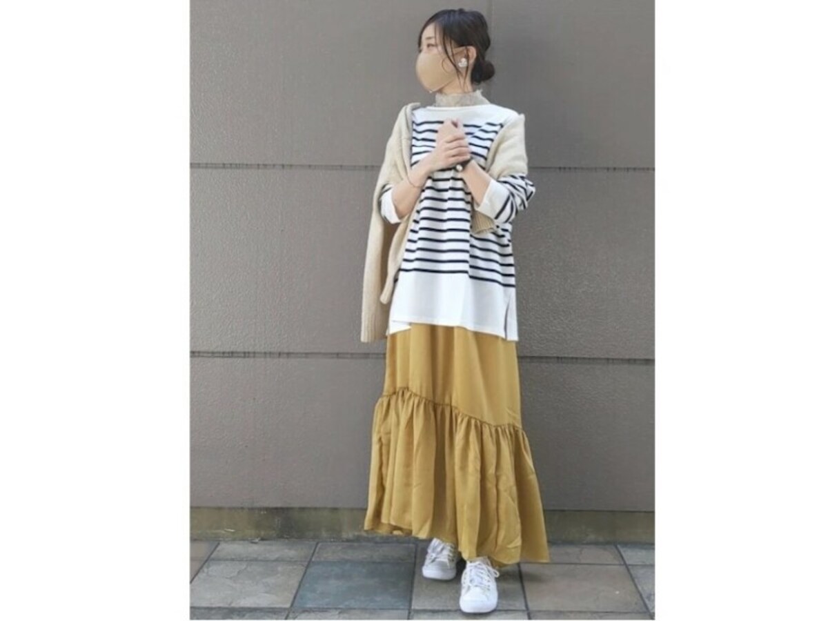 下の方にギャザーが入ったティアードスカートにはロング丈トップスを　出典：WEAR