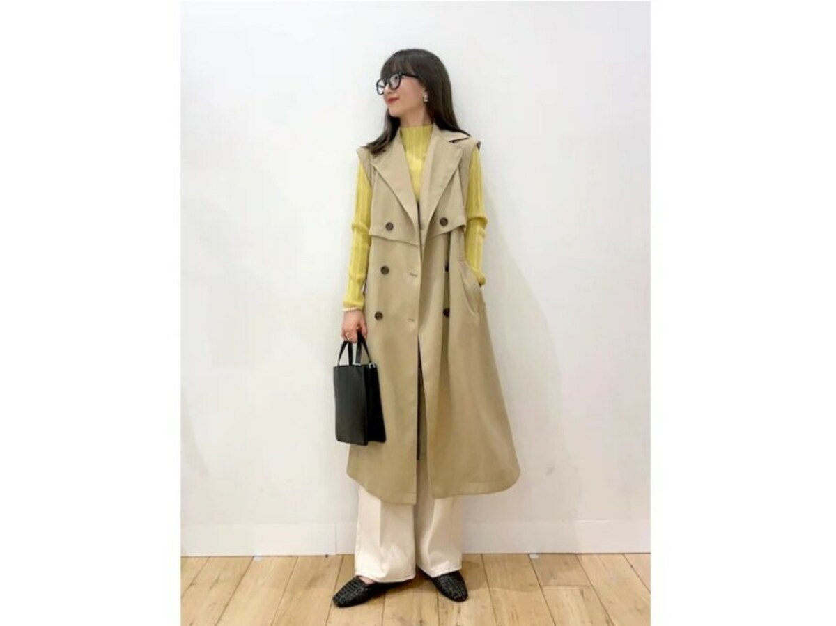 爽やかなライトイエロー＆白パンツは春らしさ満点の組み合わせ　出典：WEAR