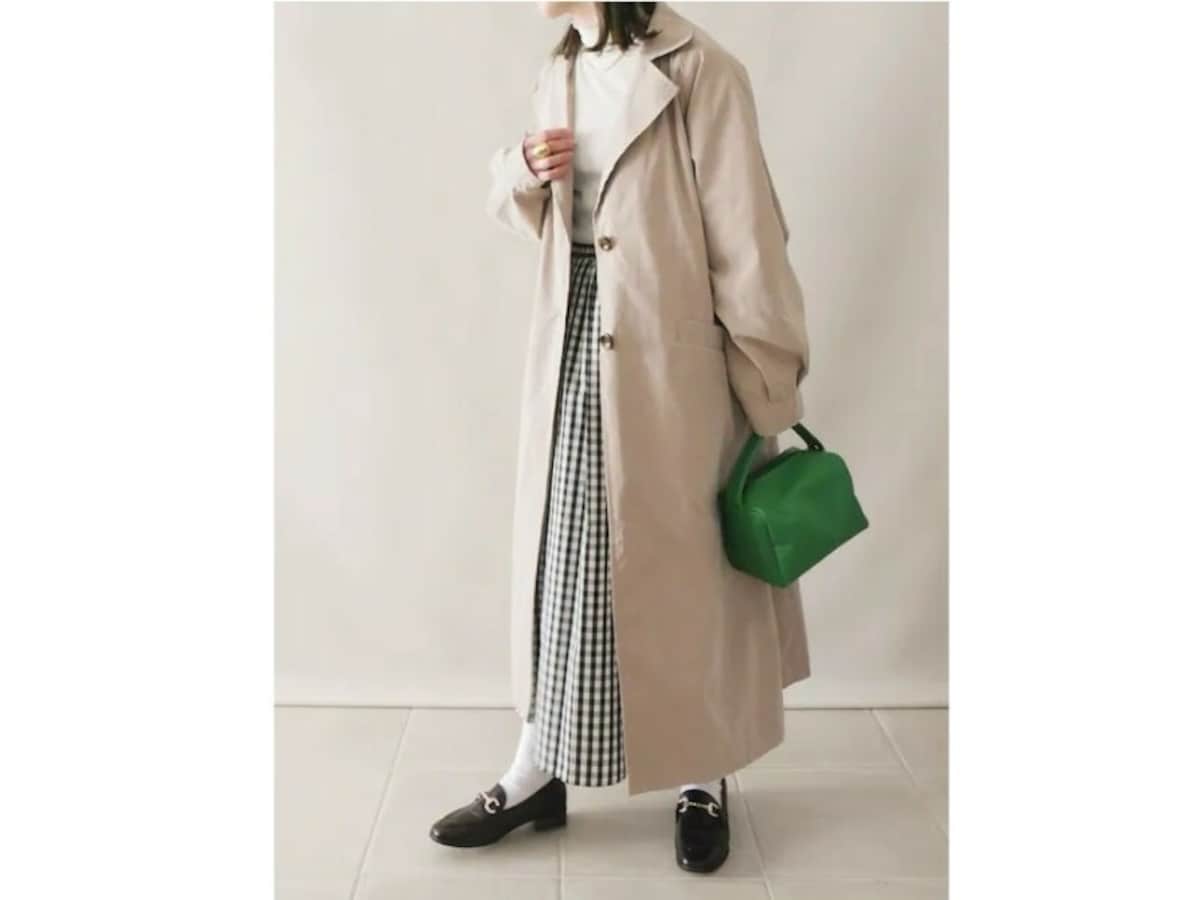 「タックフレアミディスカート」は大人可愛いコーデにもぴったり　出典：WEAR