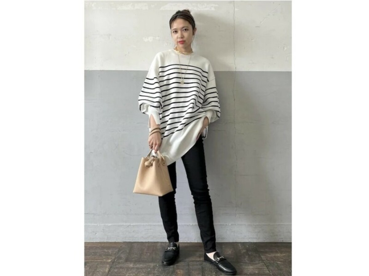 動きやすく、リラックス感のある大人の休日コーデに最適　出典：WEAR