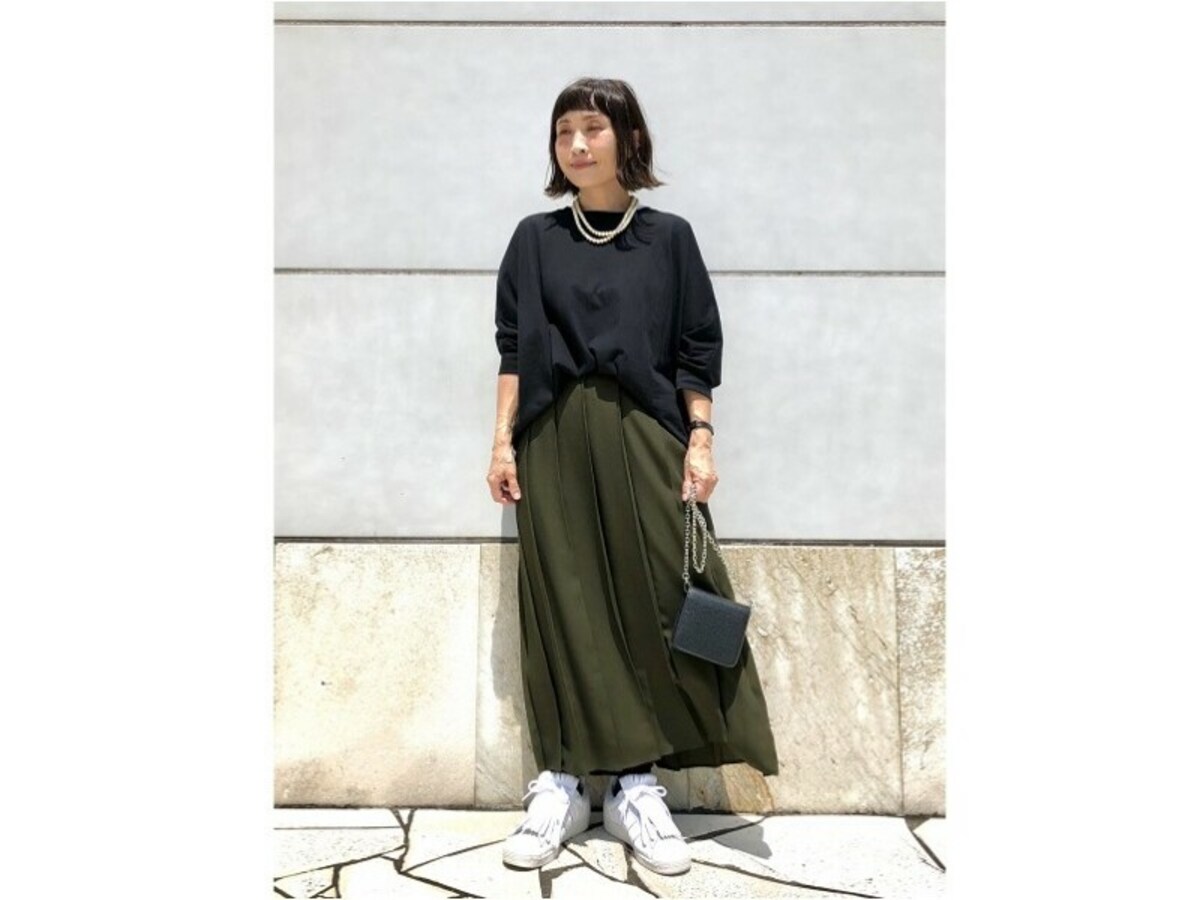 着心地はいい上、カジュアルになり過ぎないドルマンスリーブも嬉しい　出典：StyleHint