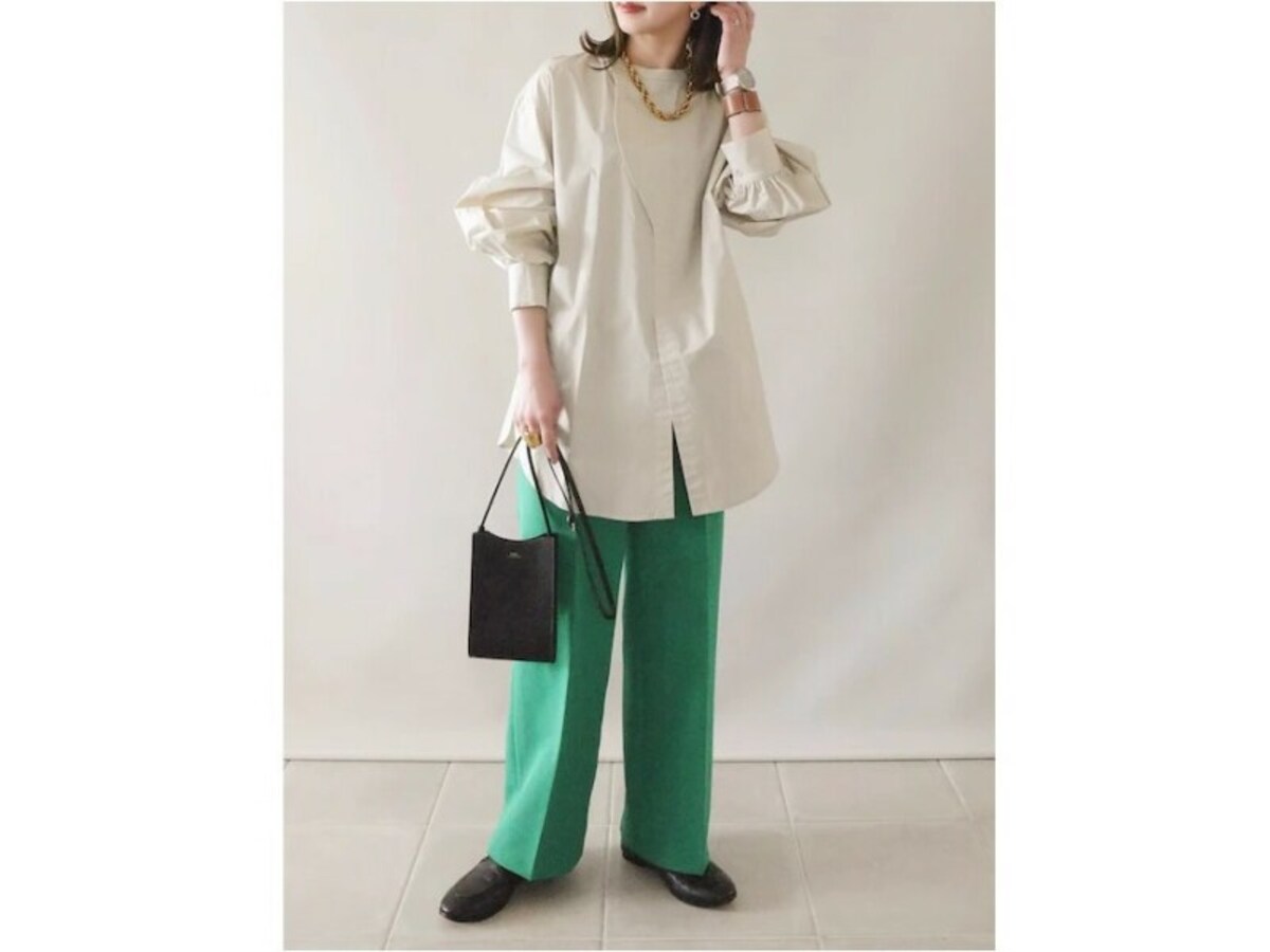 【OKコーデ】パンツの裾がシューズの上に溜まってしまうのはできれば避けて　出典：WEAR