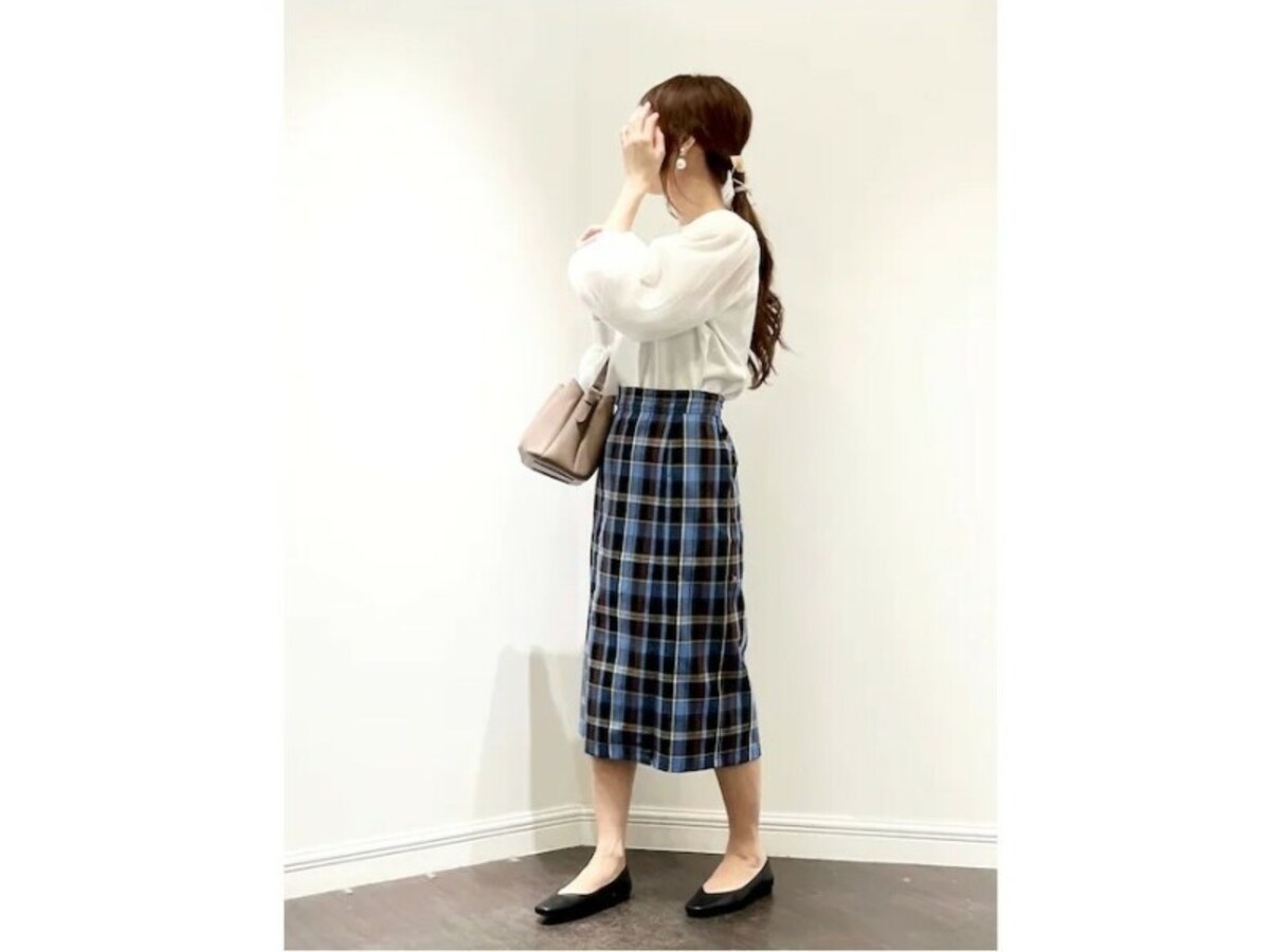 【OKコーデ】ミディアム丈でもふくらはぎが少し隠れる丈のほうが合わせやすいです　出典：WEAR