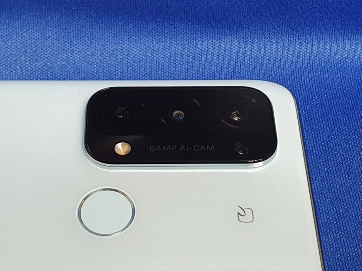 「OPPO Reno5 A」の背面（4眼カメラ）