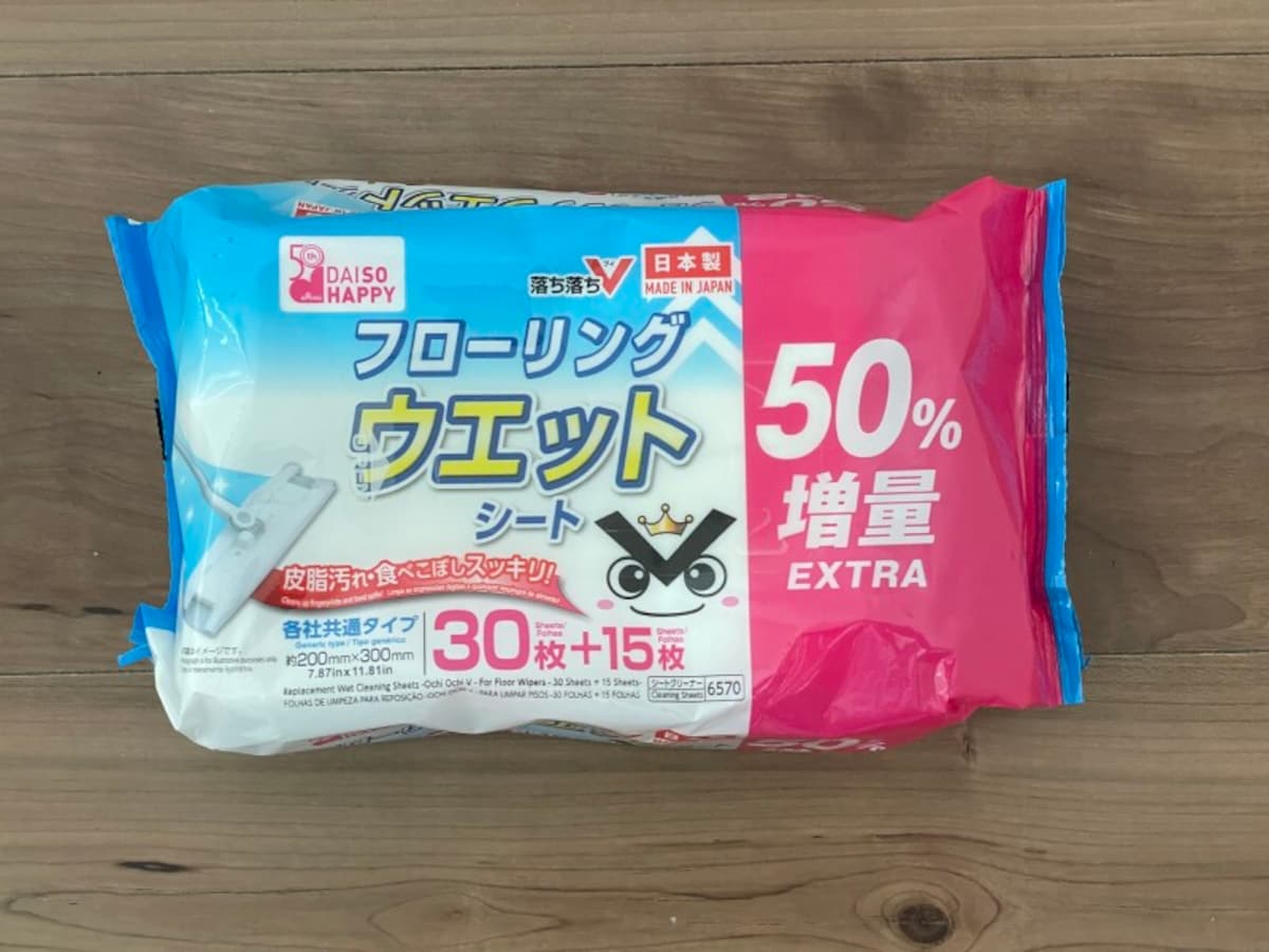 50％増量されたダイソーのフローリングウェットシート　110円（税込）