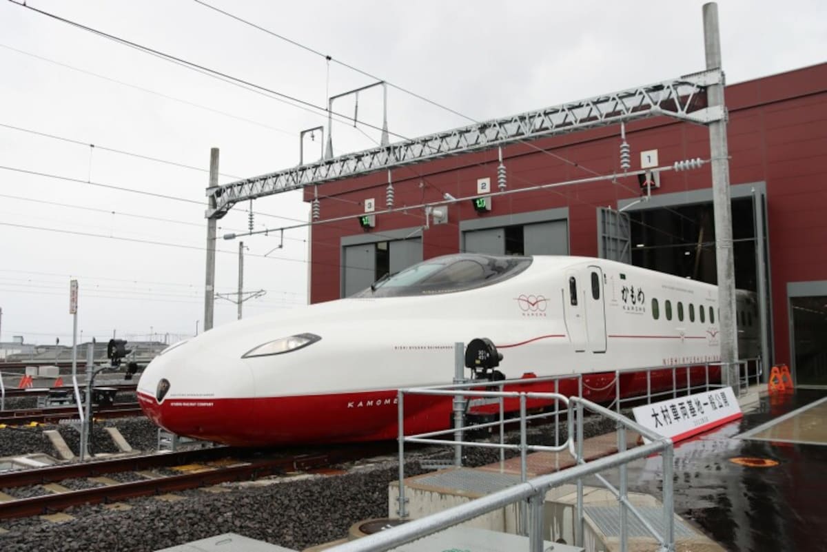 西九州新幹線を走る「かもめ」