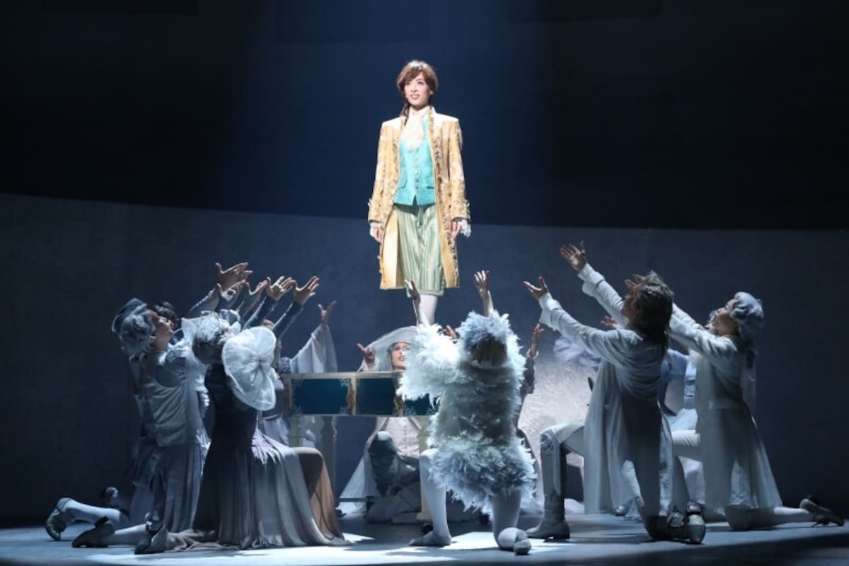 『マドモアゼル・モーツァルト』写真提供：東宝演劇部