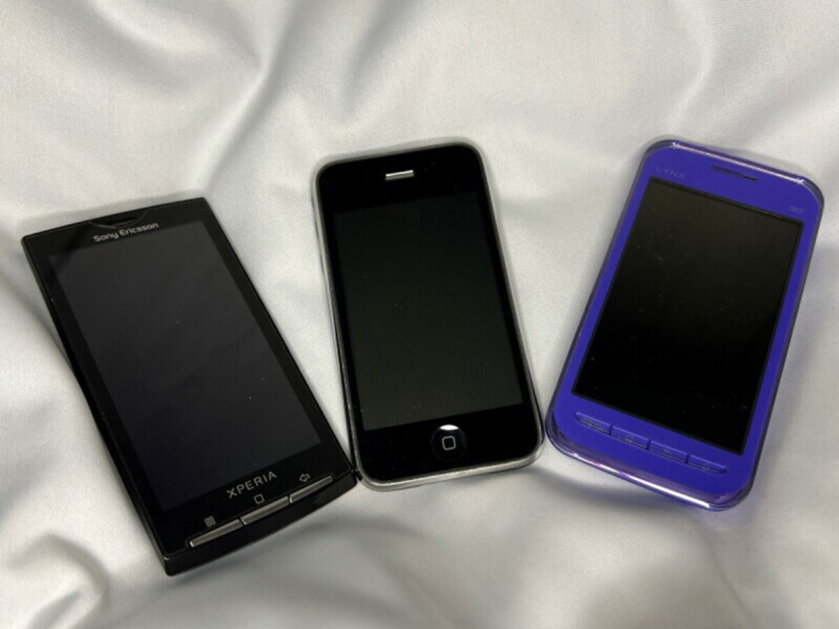 3Gの終了で使えなくなるのは従来型の携帯電話だけでなく、3Gにしか対応していない初期のスマートフォンも通話や通信ができなくなる