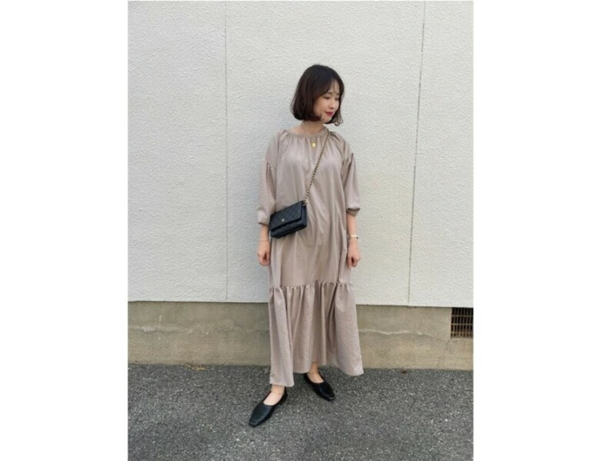 ロング丈の甘めワンピースは今から夏まで大活躍　出典：WEAR