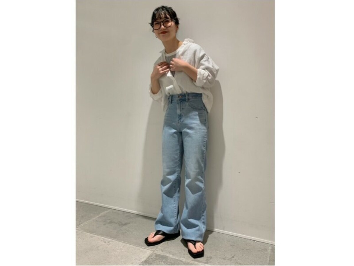 一枚でばさっと羽織っても、インナーの上からウエストインしつつアレンジしても◎　出典：StyleHint
