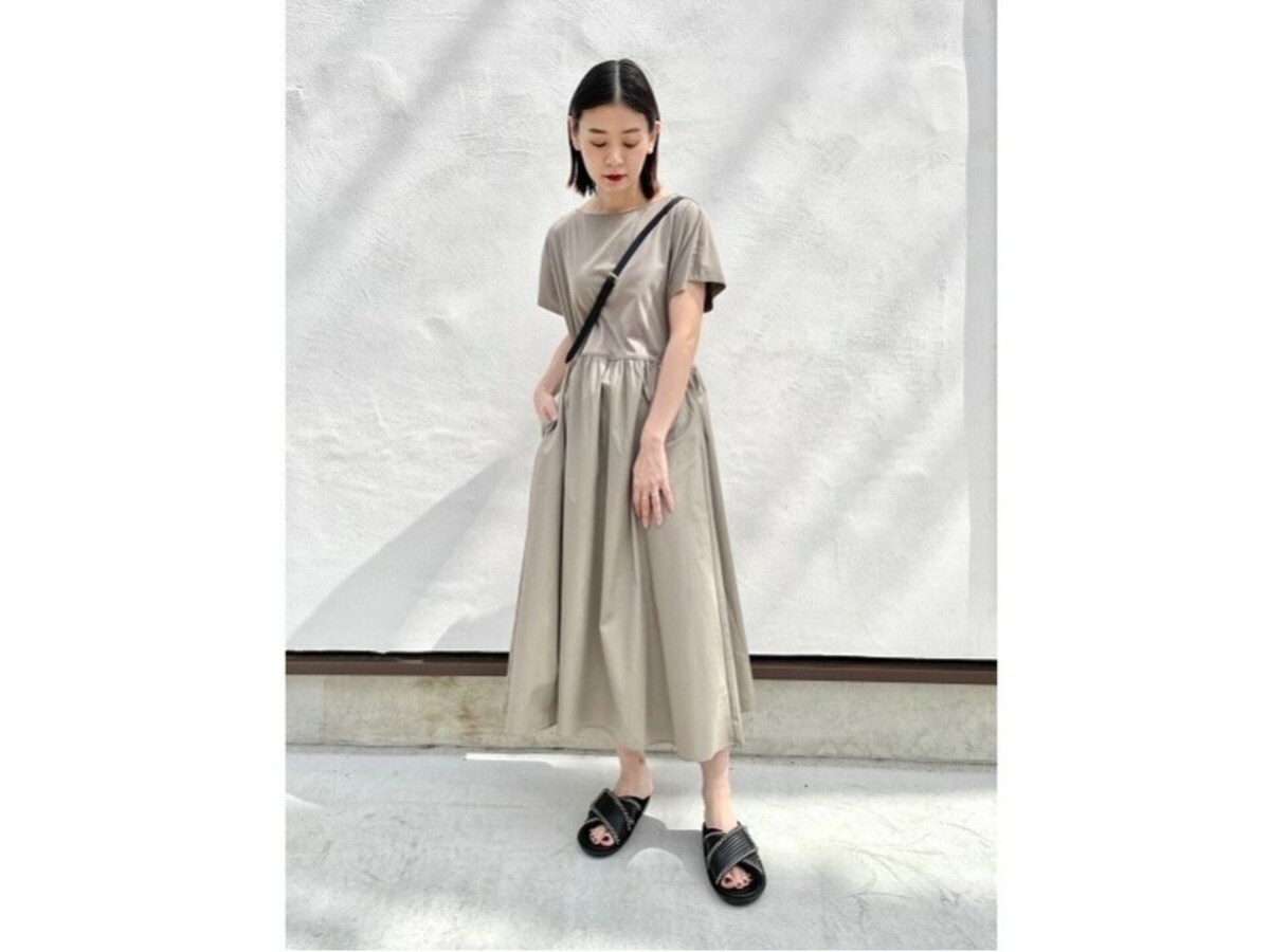 「コンビネーションフレアワンピース」で大人可愛いワンピコーデに　出典：StyleHint