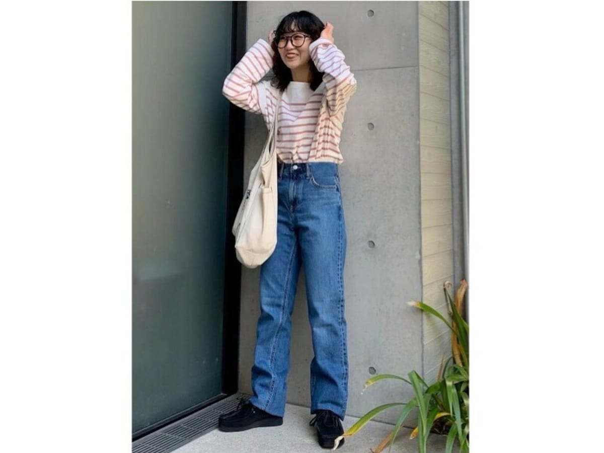 90年代風のデニムらしさが味わえる、王道ストレートデニム　出典：StyleHint