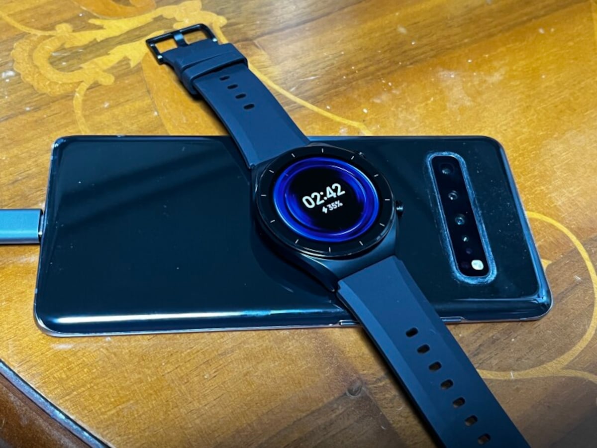 スマートフォンでワイヤレス充電例