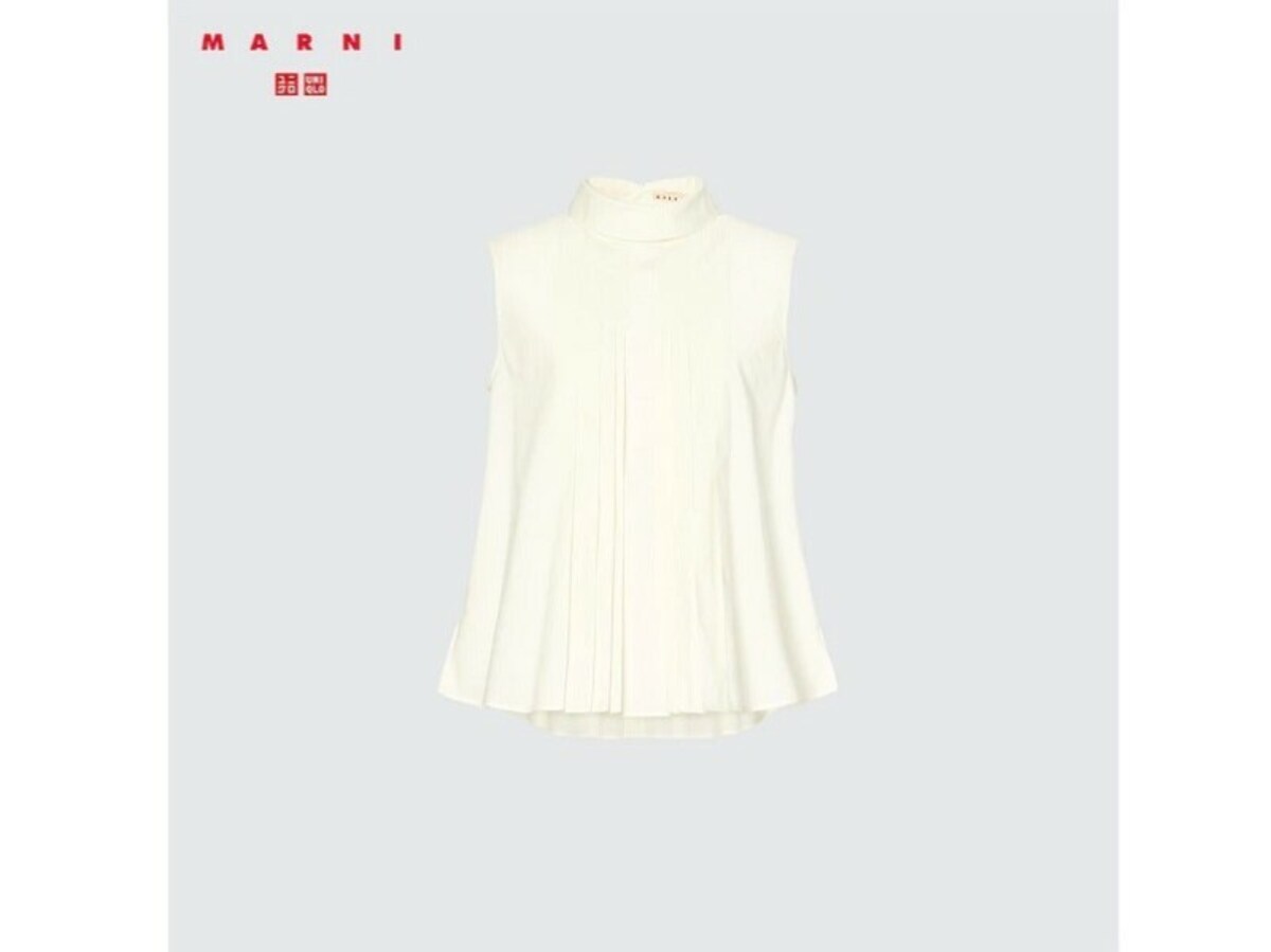 ユニクロ　タックブラウス　2990円（税込）