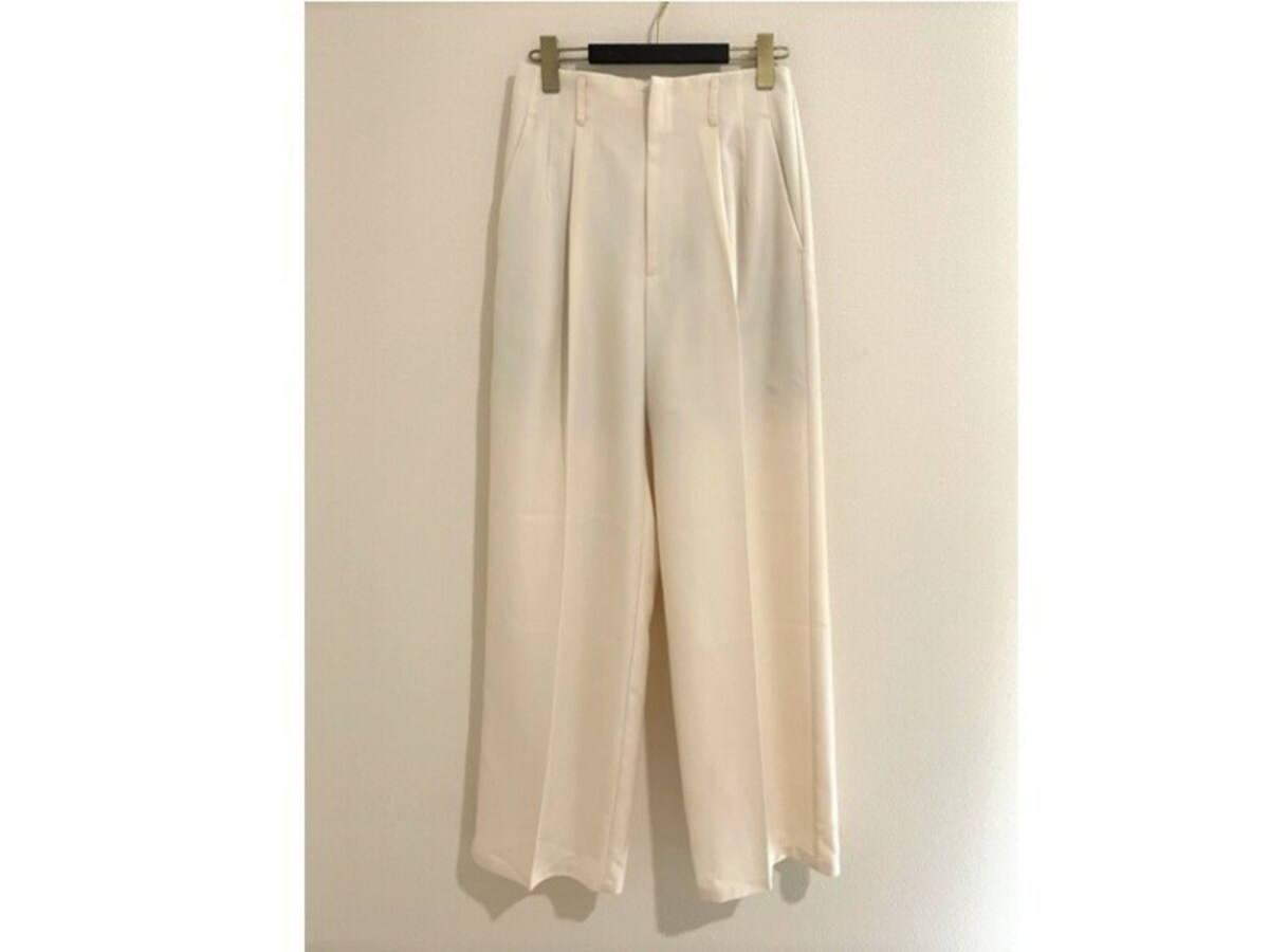 GU カラースラックス 1690円（税込）