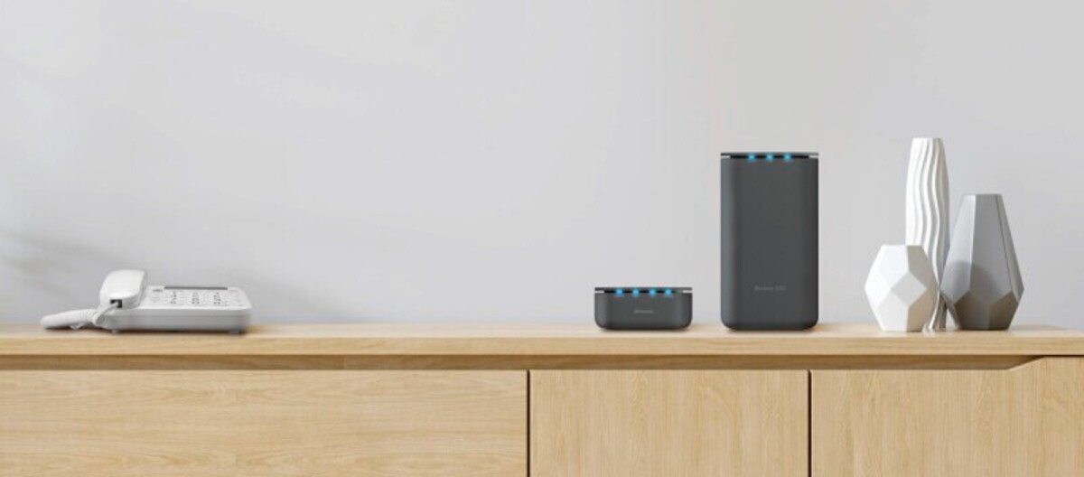 モバイル回線を使った固定電話と固定ブロードバンドの代替サービスはセットでの利用が想定されていることもあり、homeでんわのデバイスも「home 5G」と合わせたデザインとなっている