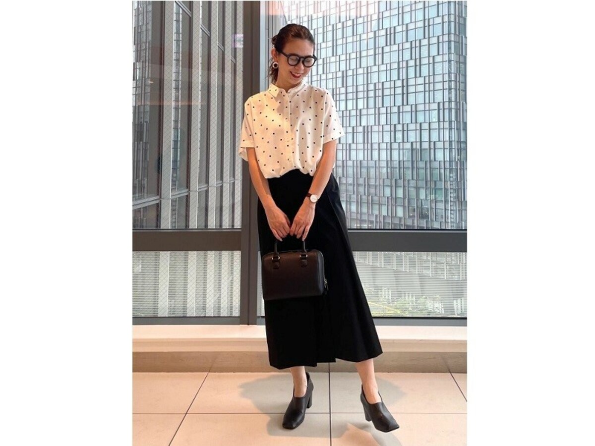足元や小物のバランスを変えるだけで夏の今から秋までフル活用！　出典：StyleHint