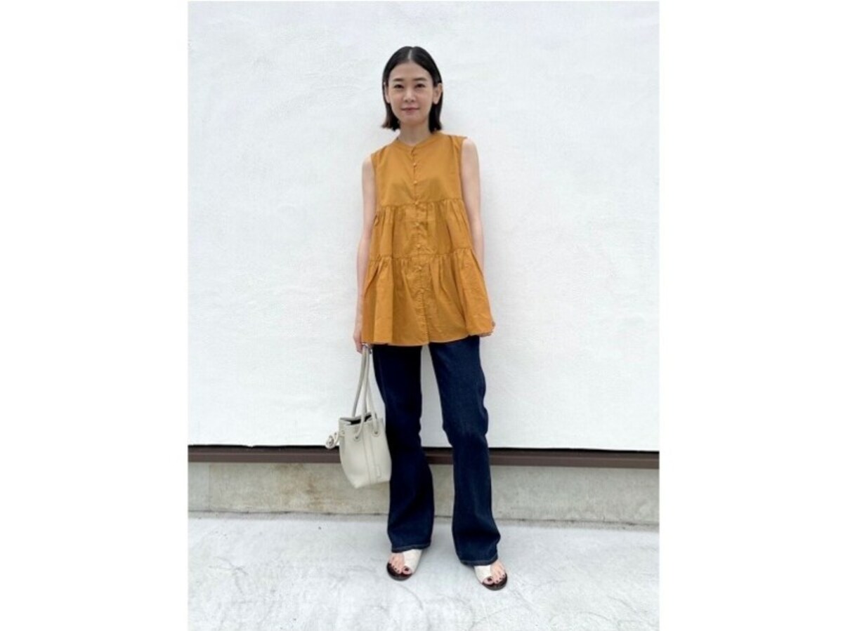 シンプルなワンツーコーデも簡単におしゃれ見えするのが嬉しい　出典：StyleHint
