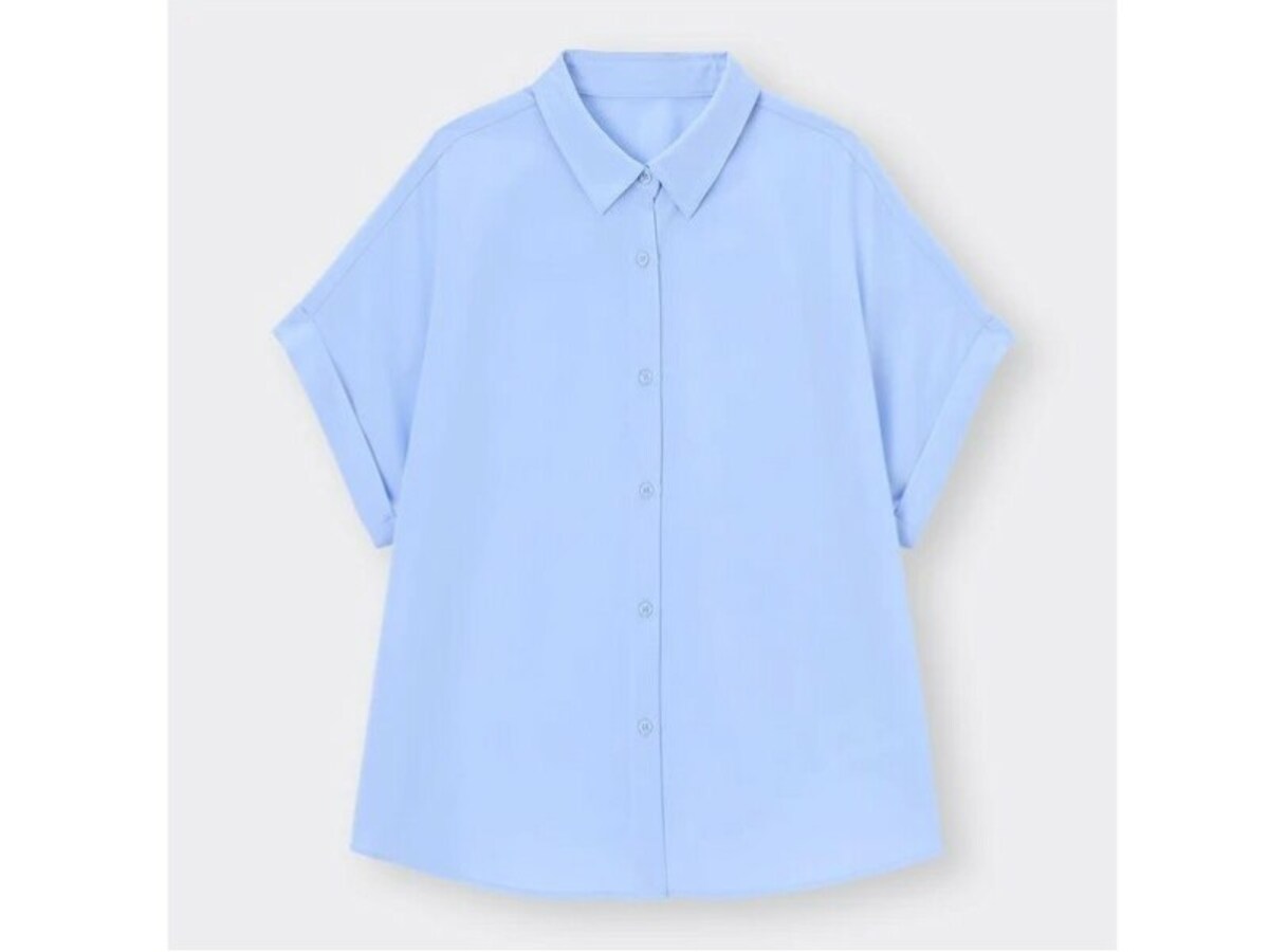 ジーユー　エアリーシャツ　990円（税込）※なくなり次第販売終了