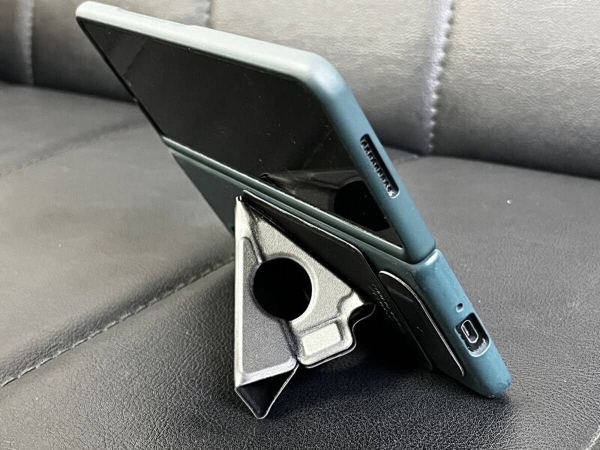 beakをGalaxy Z Fold3のスマホスタンドで利用