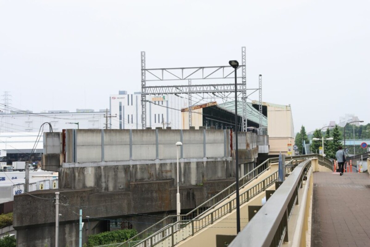 西高島平駅で高架線はポツンと途切れる