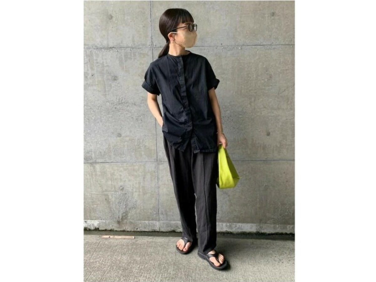 リネン素材のパンツなら夏のフルレングス丈も涼しく履けます　出典：WEAR