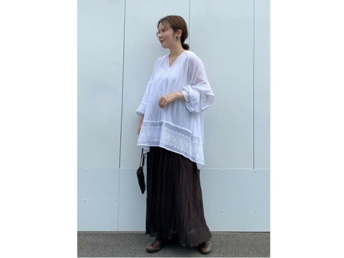 シワ加工の薄くて軽いコットン素材は涼しく、着ていて楽なのも嬉しい　出典：WEAR