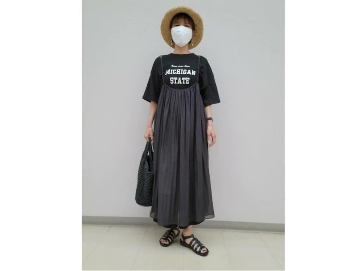 ニュアンスのあるブラックをレイヤードしても◎　出典：WEAR