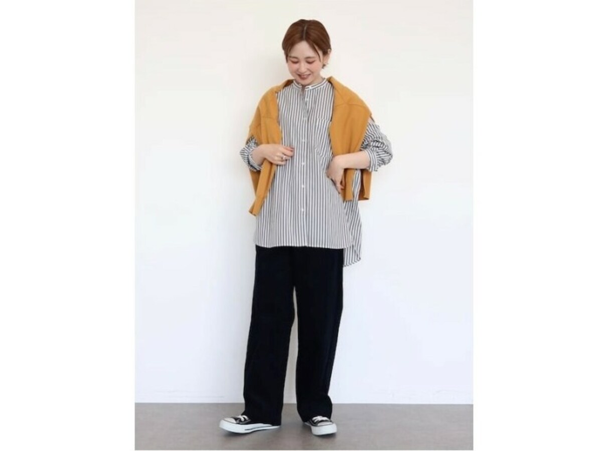 ストライプ柄にふわっとしたニット素材で差し色をプラスして　出典：WEAR