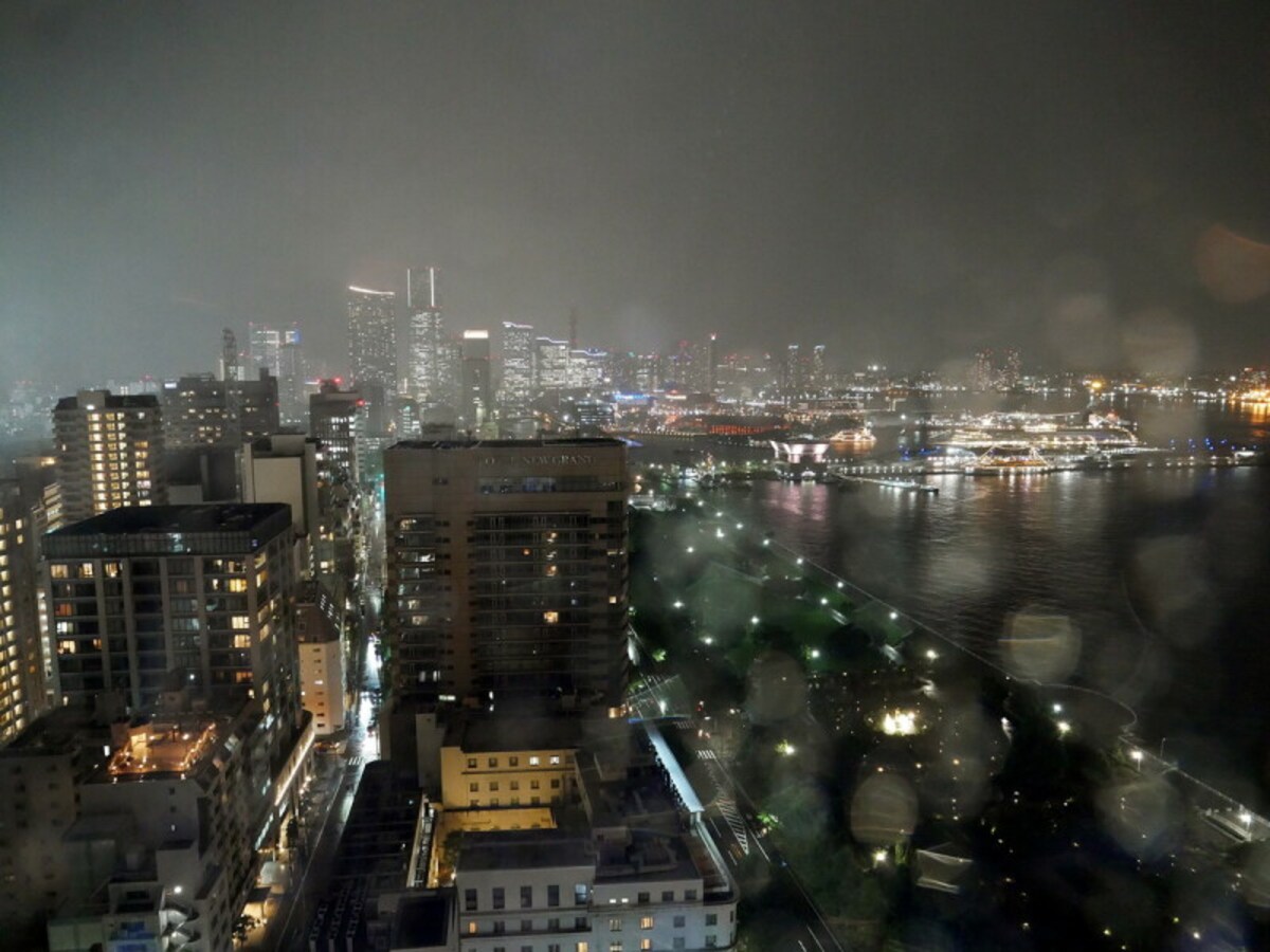 リニューアルオープン日の夜は雨天でしたが夜景がひときわ美しく見えました（2022年9月1日撮影）
