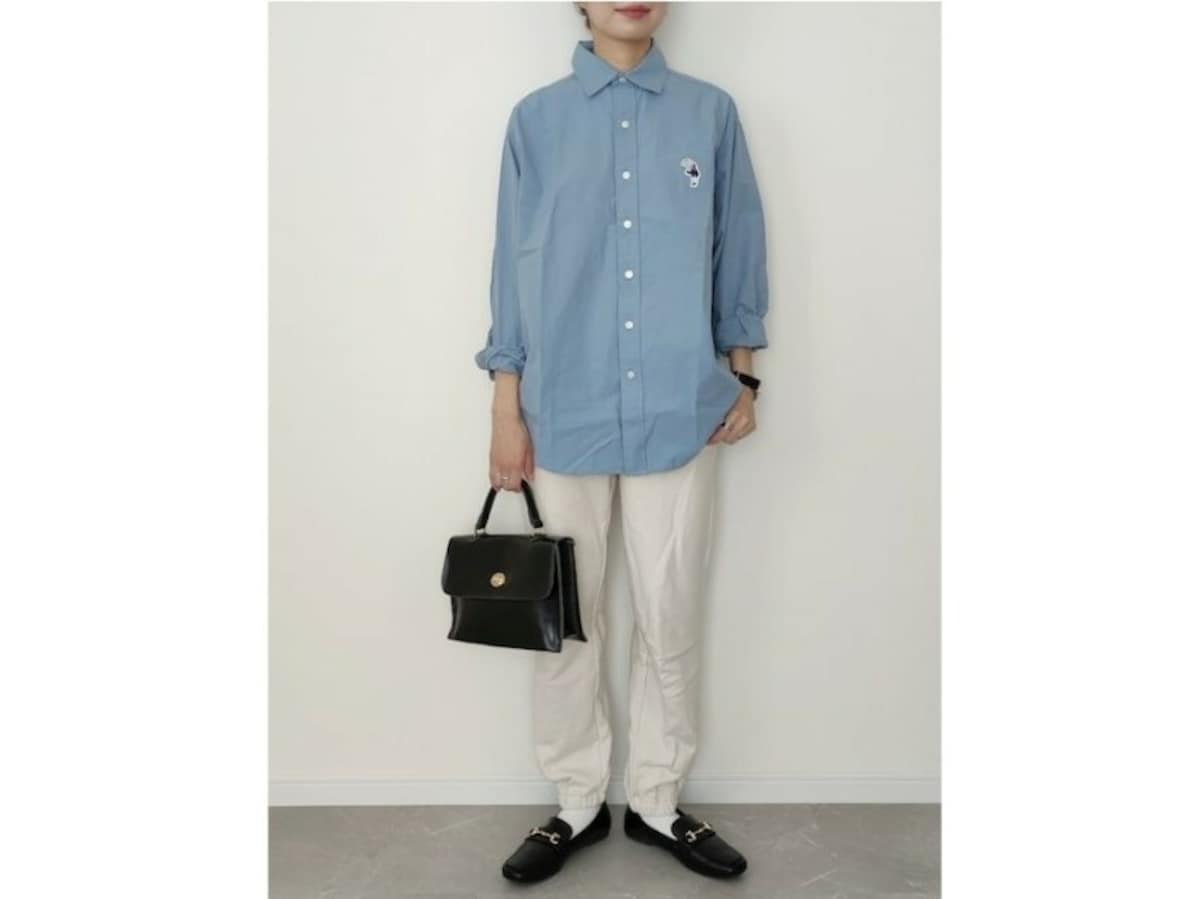 きちんと感のあるローファーがコーデを引き締めてくれる　出典：WEAR