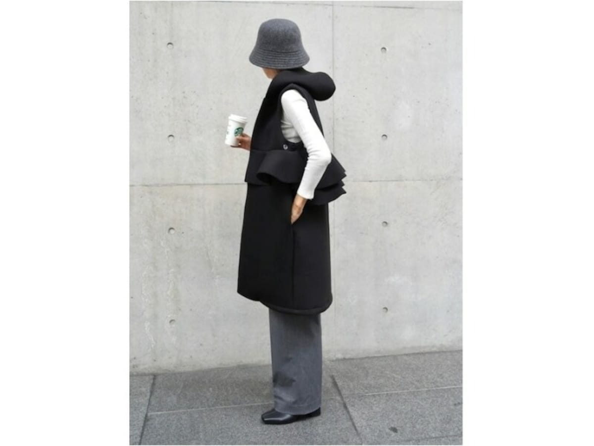暖かい素材のバケットハットをプラスして秋冬ムードに　出典：WEAR