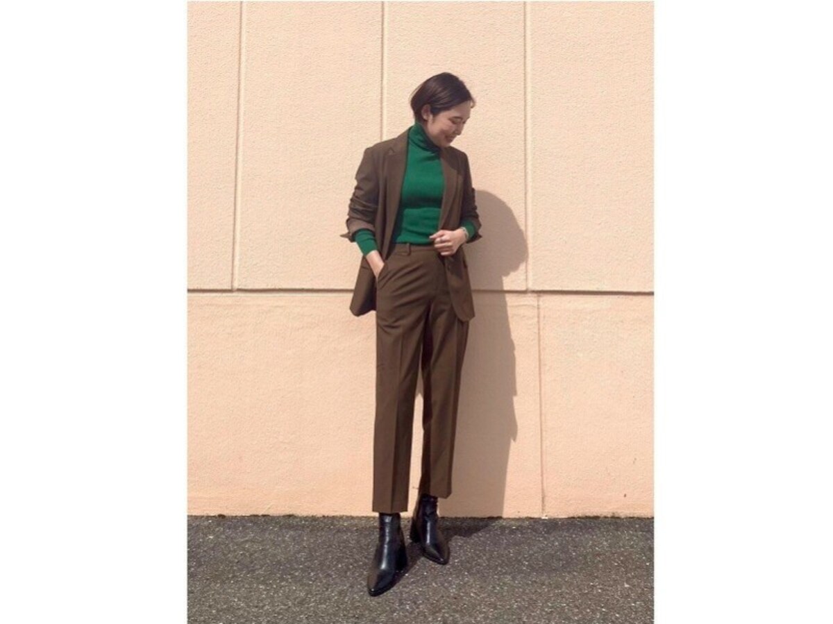 ブラウンにグリーンをプラスした配色で秋冬らしいおしゃれ感を　出典：StyleHint