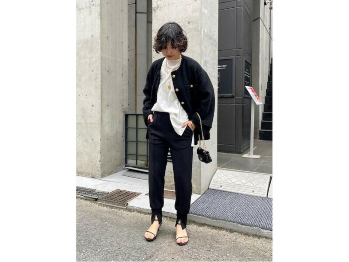この秋冬注目を集めているツイードアイテムを合わせて旬のモノトーンコーデ　出典：WEAR