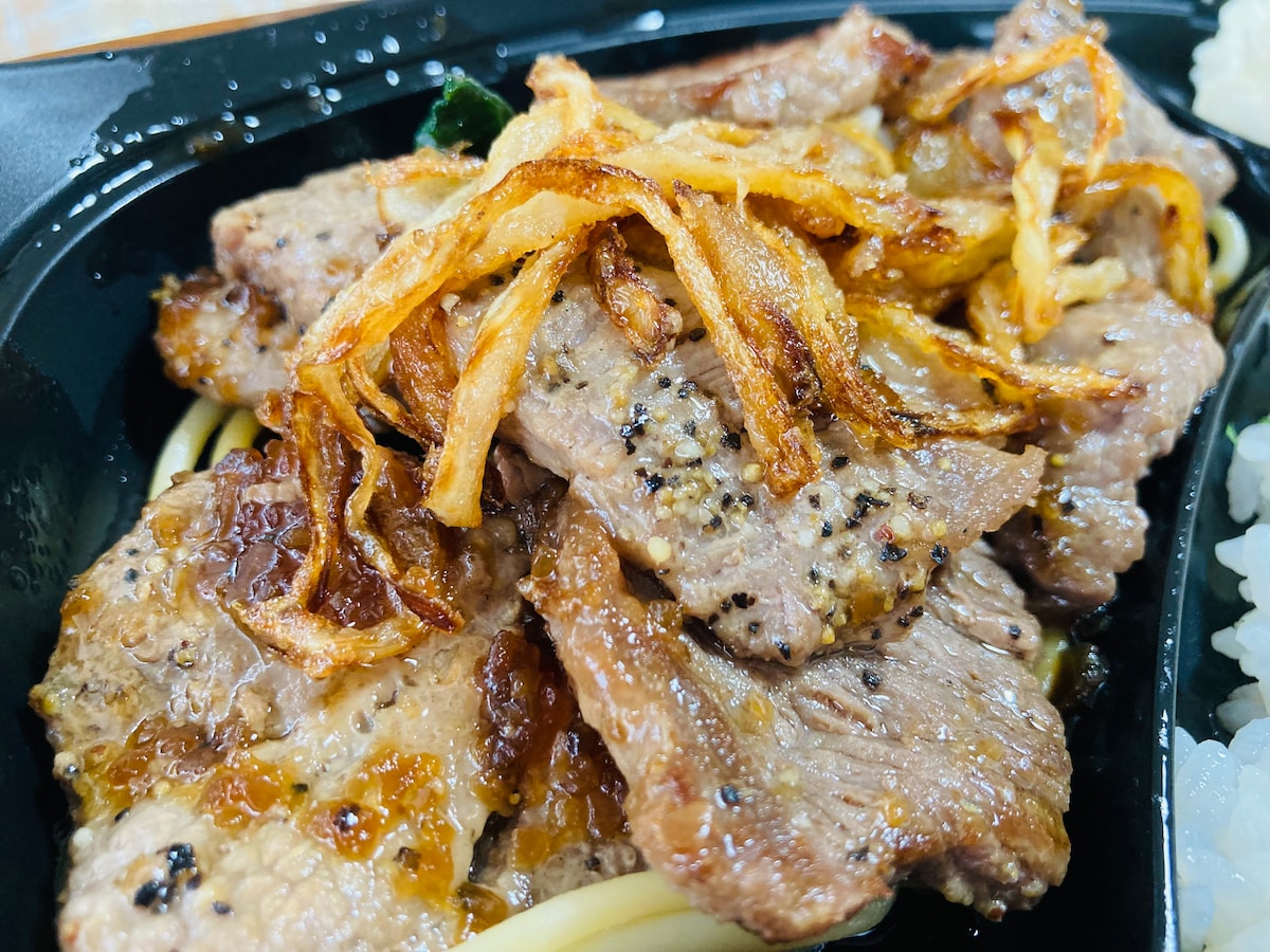カットステーキがこんもり！