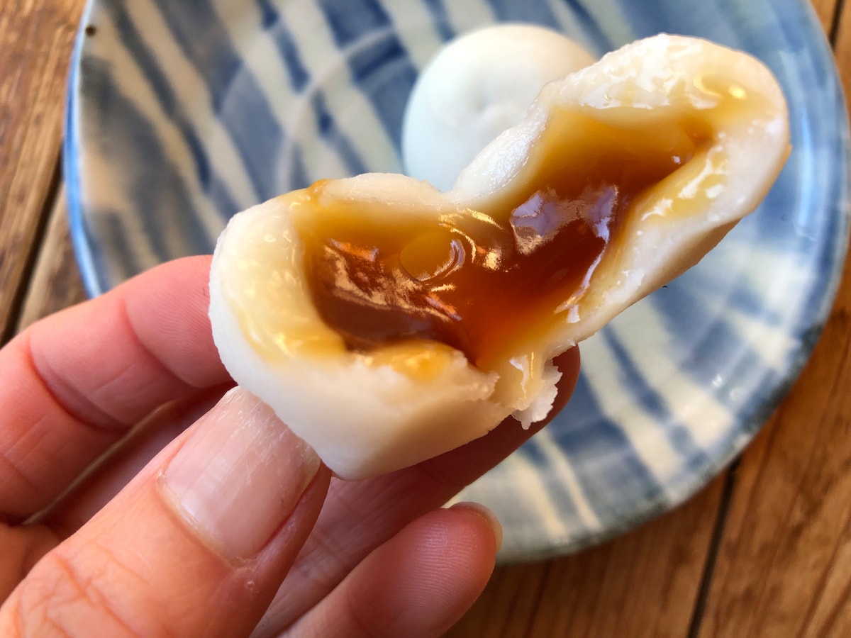 業務スーパーの「みたらしもちっこ」は少ししょっぱいみたらしあん