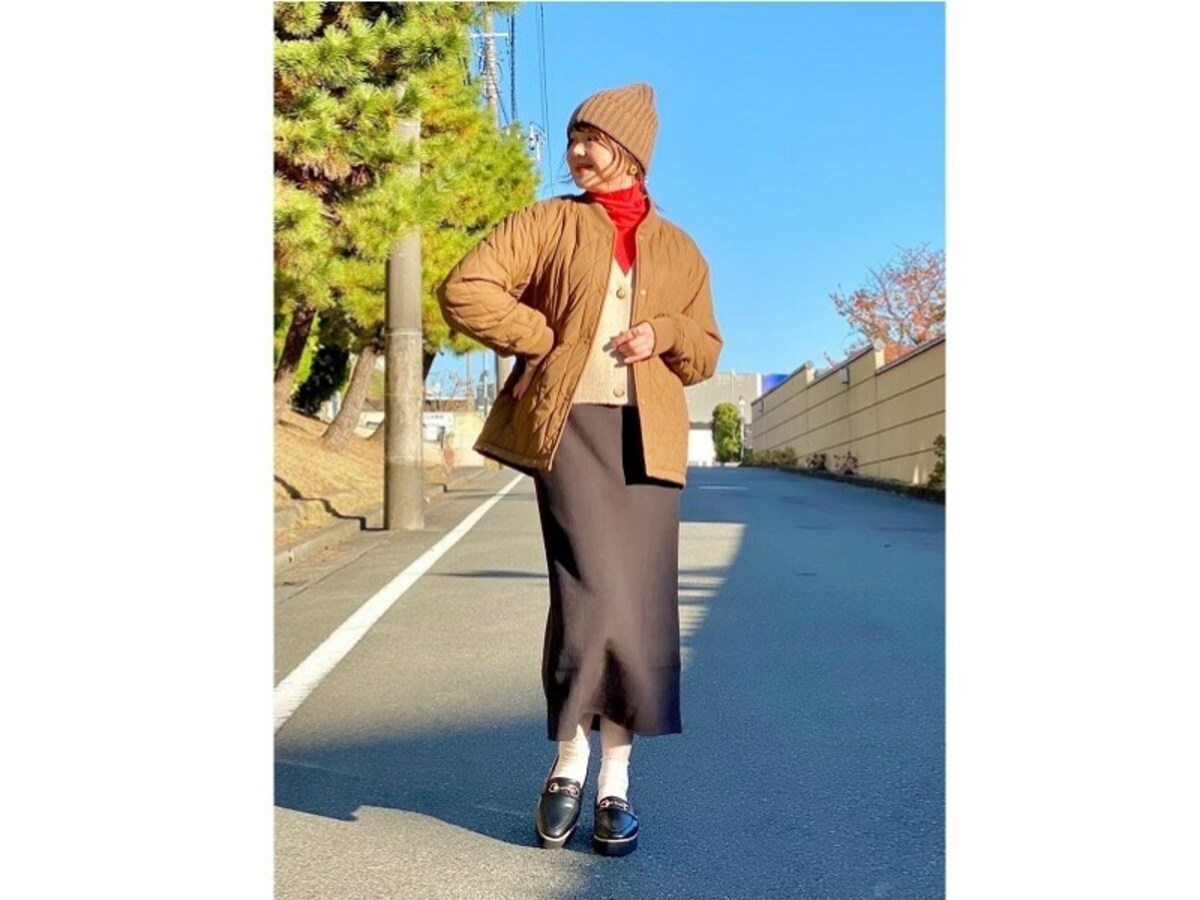 気軽に着られるカットソー素材のタートルは防寒対策に一押し　出典：StyleHint