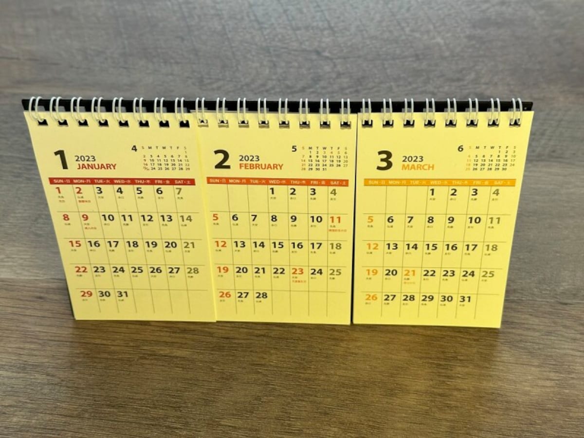 ダイソーの2023年卓上カレンダー