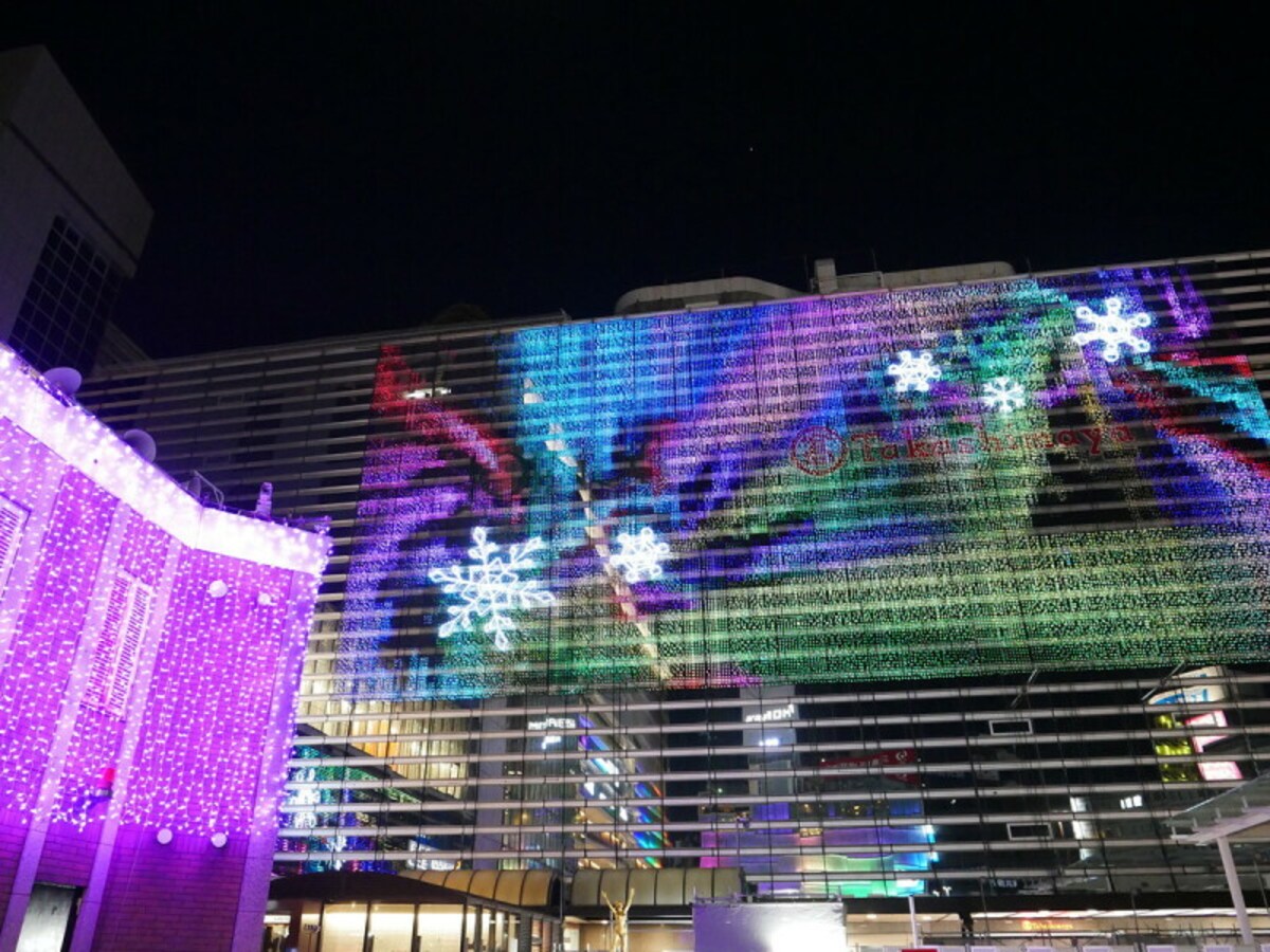 ヨコハマイルミネーション2022「Snow Flower」～夜空にきらめく 雪の華～の様子（2022年12月3日撮影）