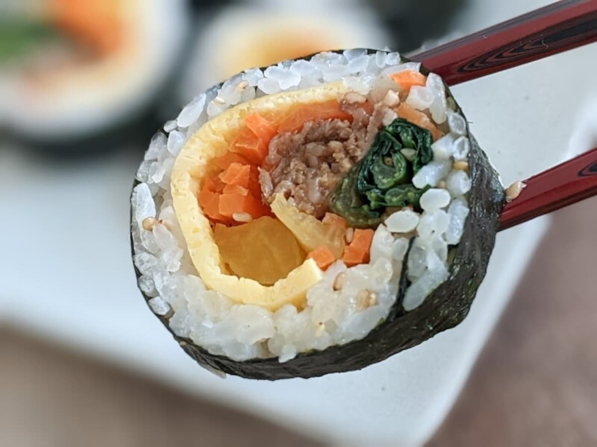 セブンイレブンの冷凍「ごま油香る プルコギキンパ」