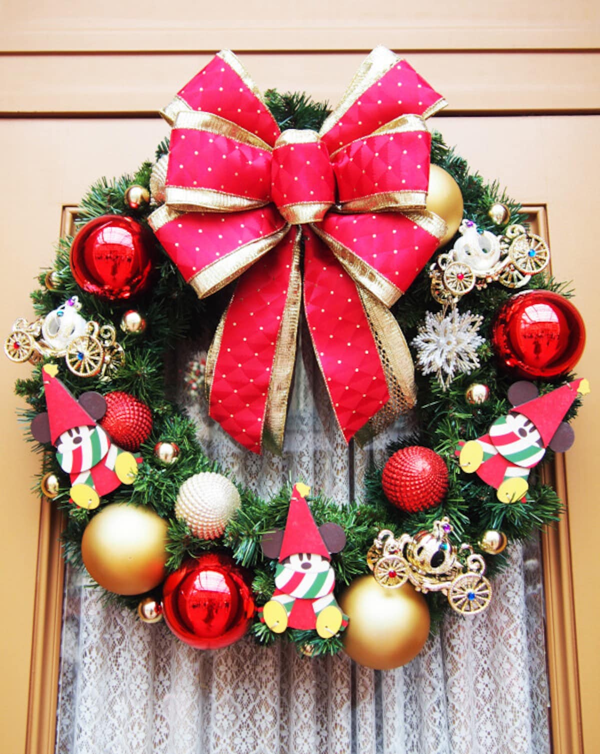 東京ディズニーランドのクリスマスデコレーション