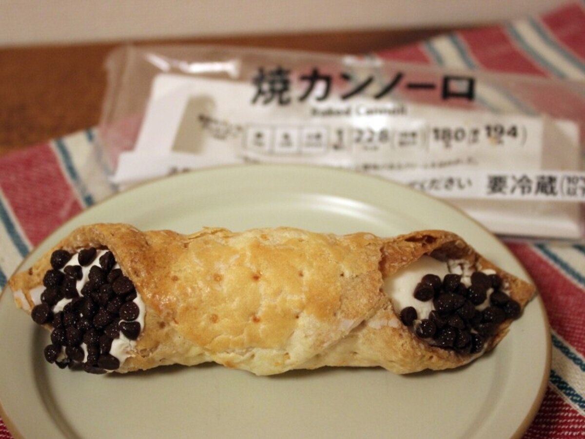 セブンイレブンの新作スイーツ「焼カンノーロ」
