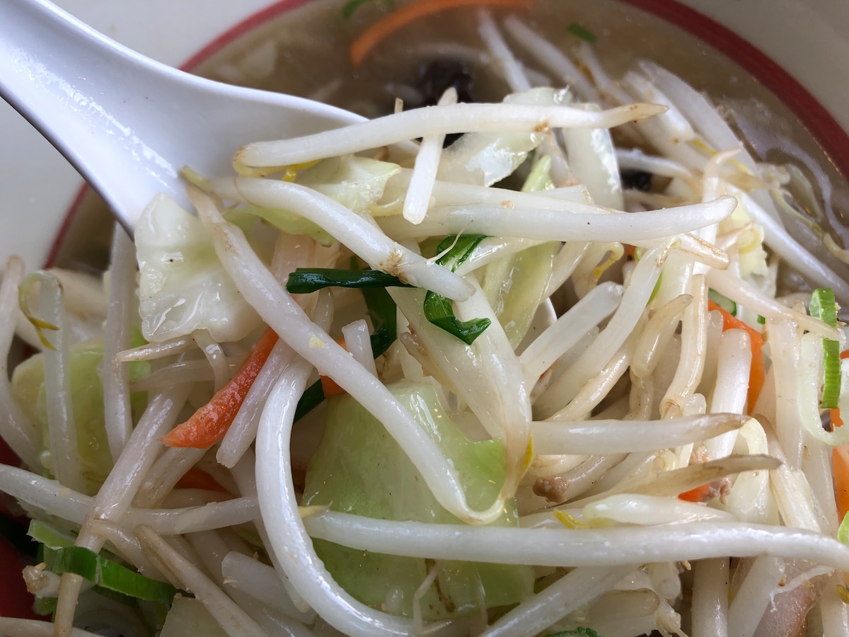 幸楽苑の「塩味のたっぷり野菜のロカボスープ」のもやしはシャキシャキ