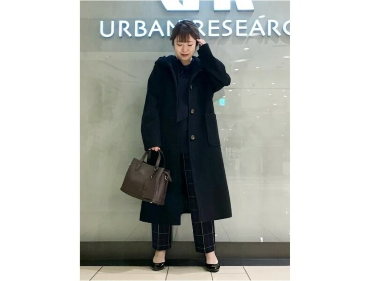 シルエットのきれいなコートや裾に向かって細くなるテーパードパンツですっきり　出典：WEAR